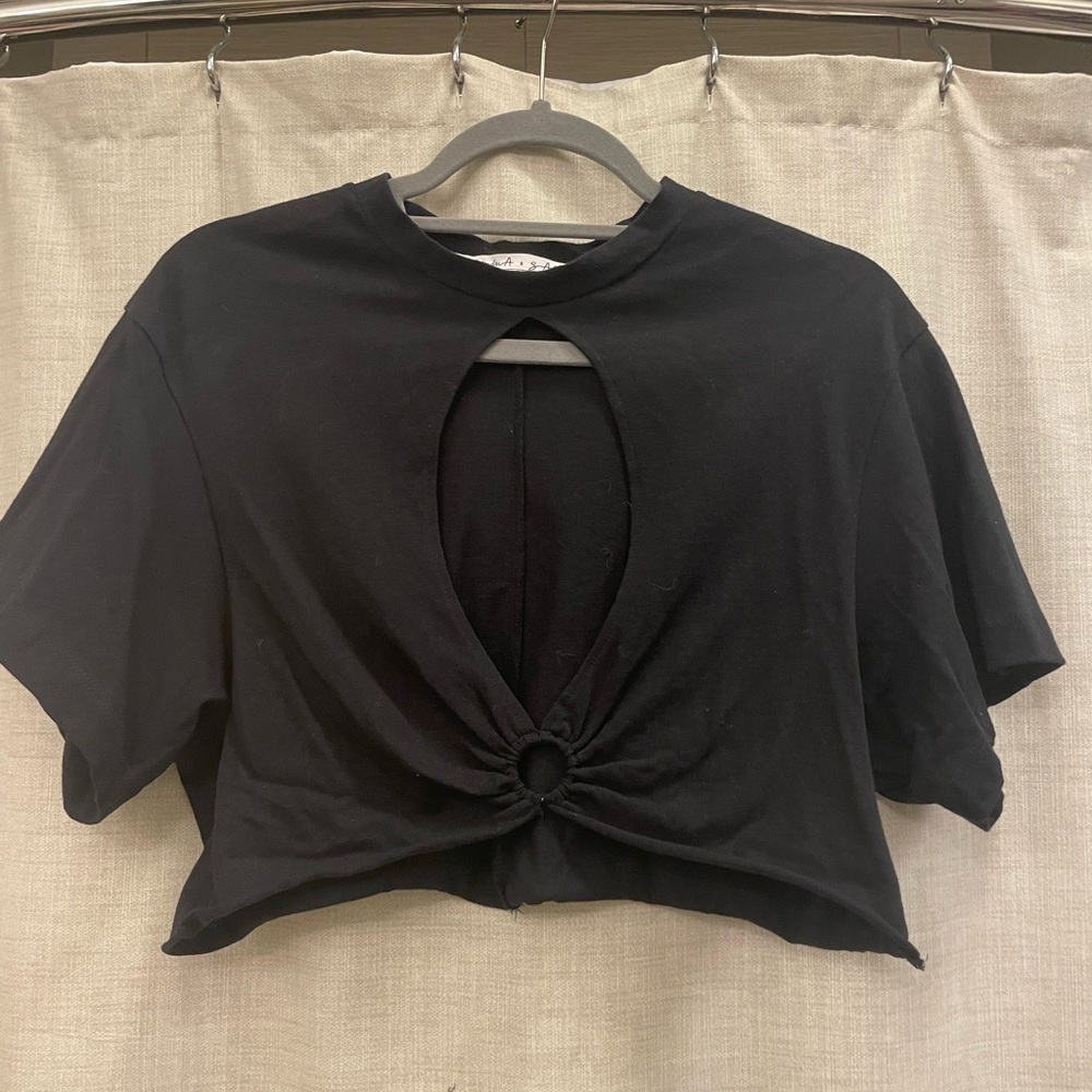 Emma & Sam cropped keyhole T shirt
